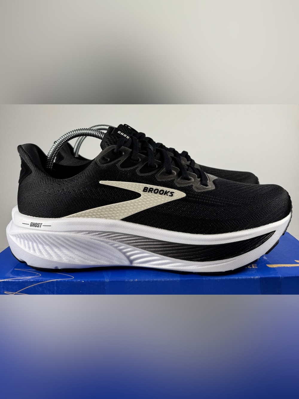 Brooks Ghost 17 Black/White/Grey Women's Size 11 (Medium/B) (Run/Walk Neutral)